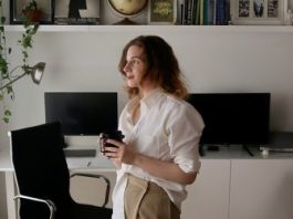 6 THIẾT KẾ ÁO CHO BUỔI HỌP ZOOM TẠI NHÀ THÊM HỨNG KHỞI